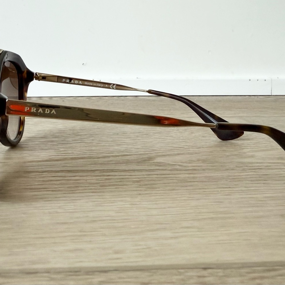 PRADA PR12QS Tortoise Shell / Brown
Sunglasses Full Set - Picture 6 of 7